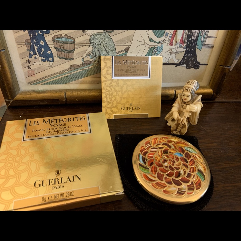 NIB Pristine Guerlain Meteorites Voyage Gold Compact with velvet pouch